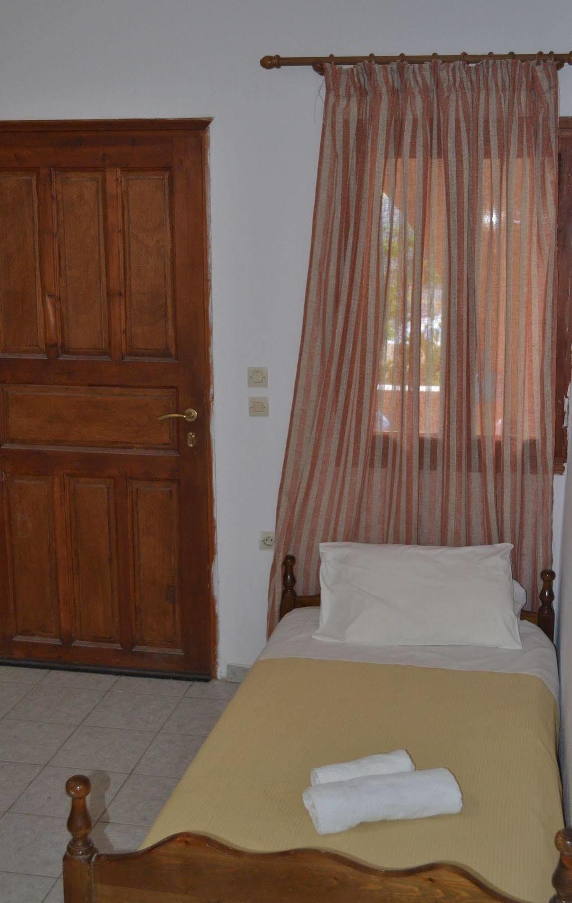Floralia Otel Karterados  Dış mekan fotoğraf