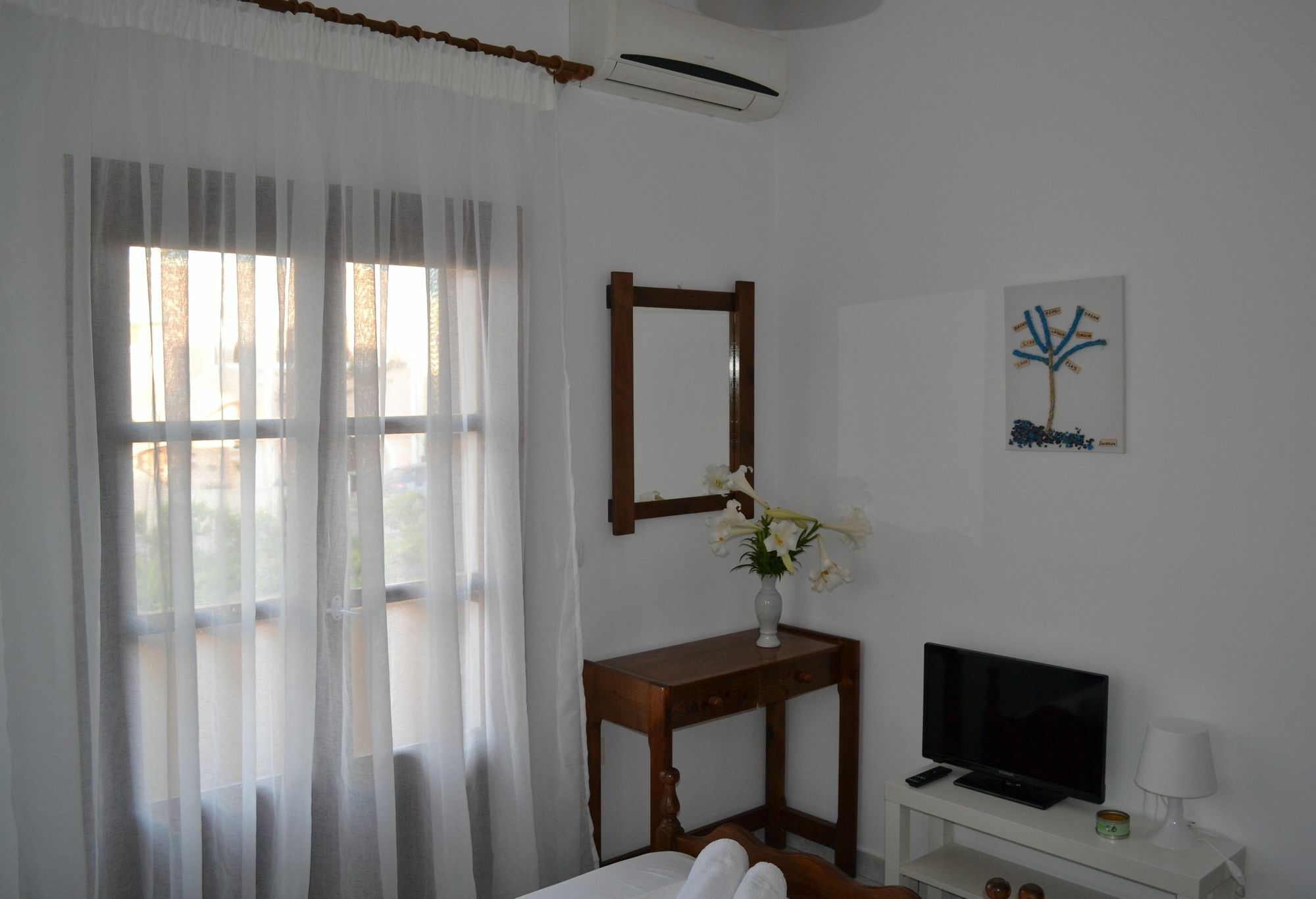 Floralia Otel Karterados  Dış mekan fotoğraf